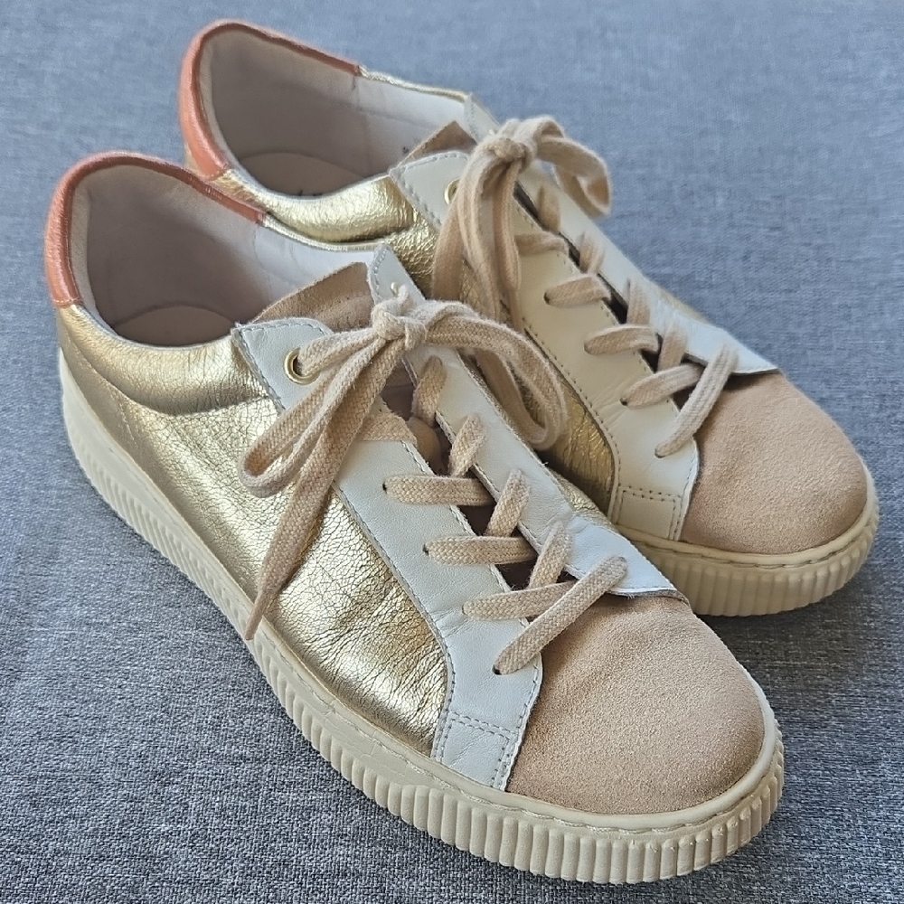 Söfft Women's Fianna Embossed and Metallic Leather Sneakers, Oxford, Gold Size 9